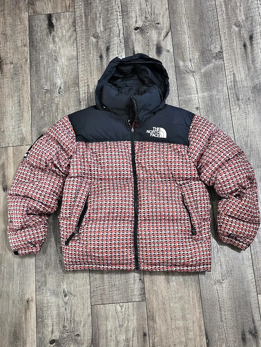 Supreme x The North Face 2021 “Studded”Nuptse Jacket Size Medium